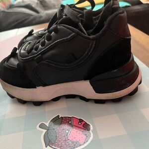 Girls Size 6 Link Sneakers